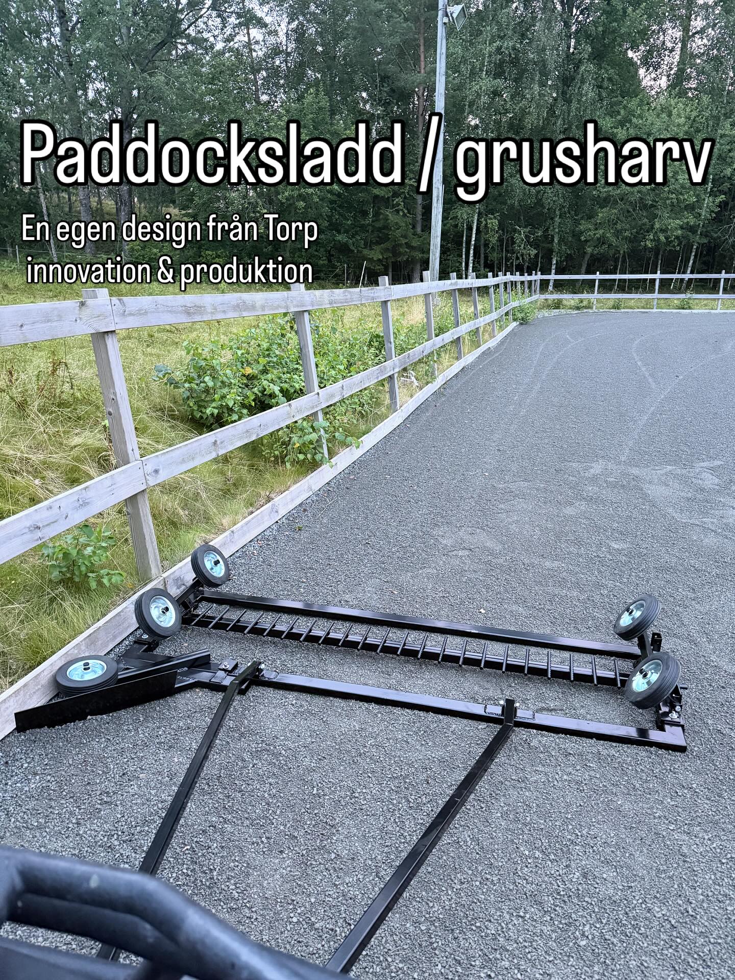 Paddockssladd, grusharv, paddocksharv, ridbaneharv. En harv för att sköta om grusgångar, paddockar, ridbanehus med mera